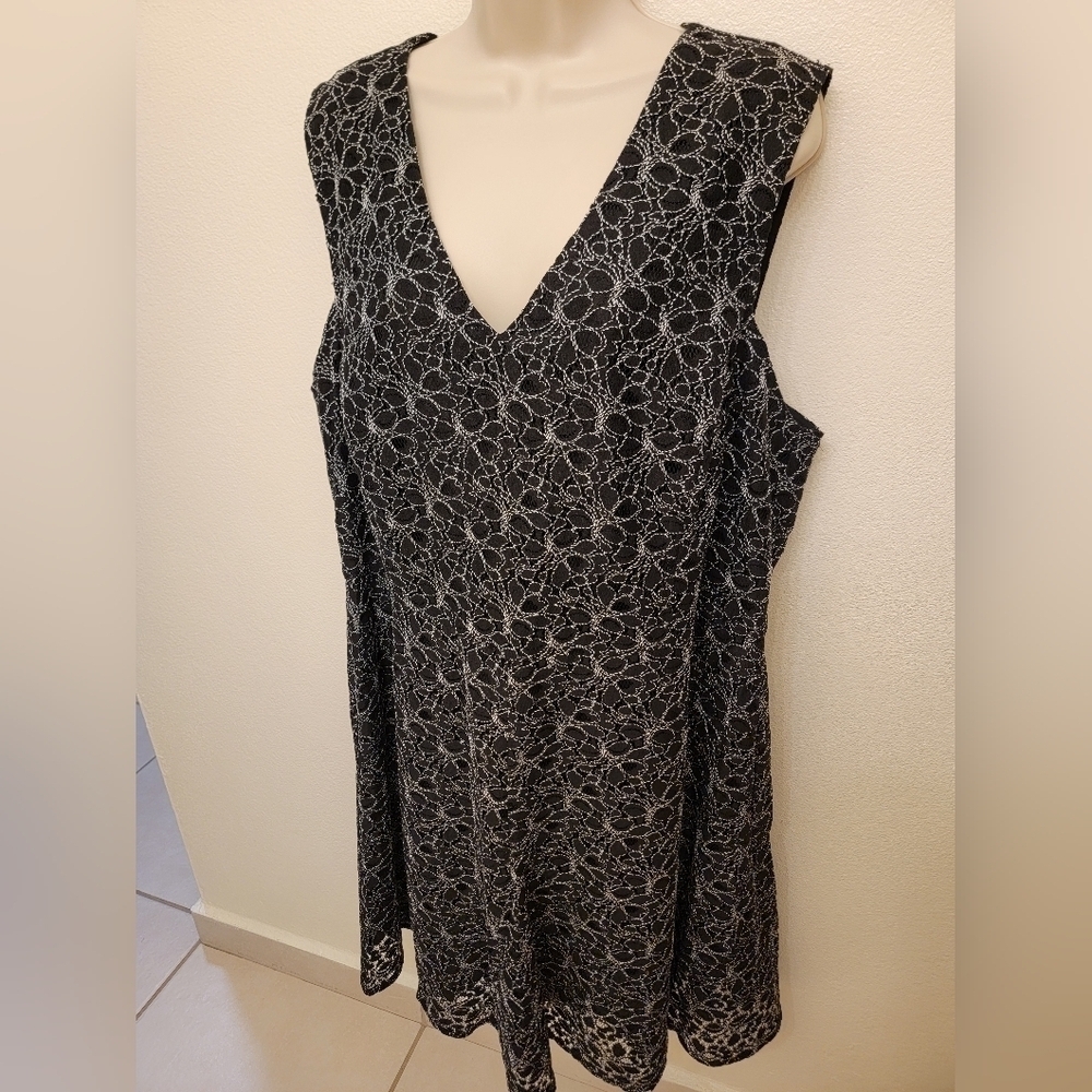 NWT Tommy Hilfiger Fit & Flair Embroidered Lace Dress - Picture 4 of 6